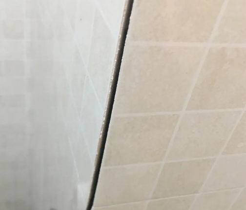 望花瓷砖空鼓维修公司分享阳台瓷砖脱落的修复过程可以分为以下几个步骤