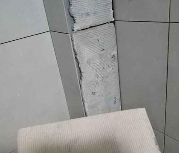 望花瓷砖空鼓维修公司分享下厨房瓷砖脱落的补救措施。